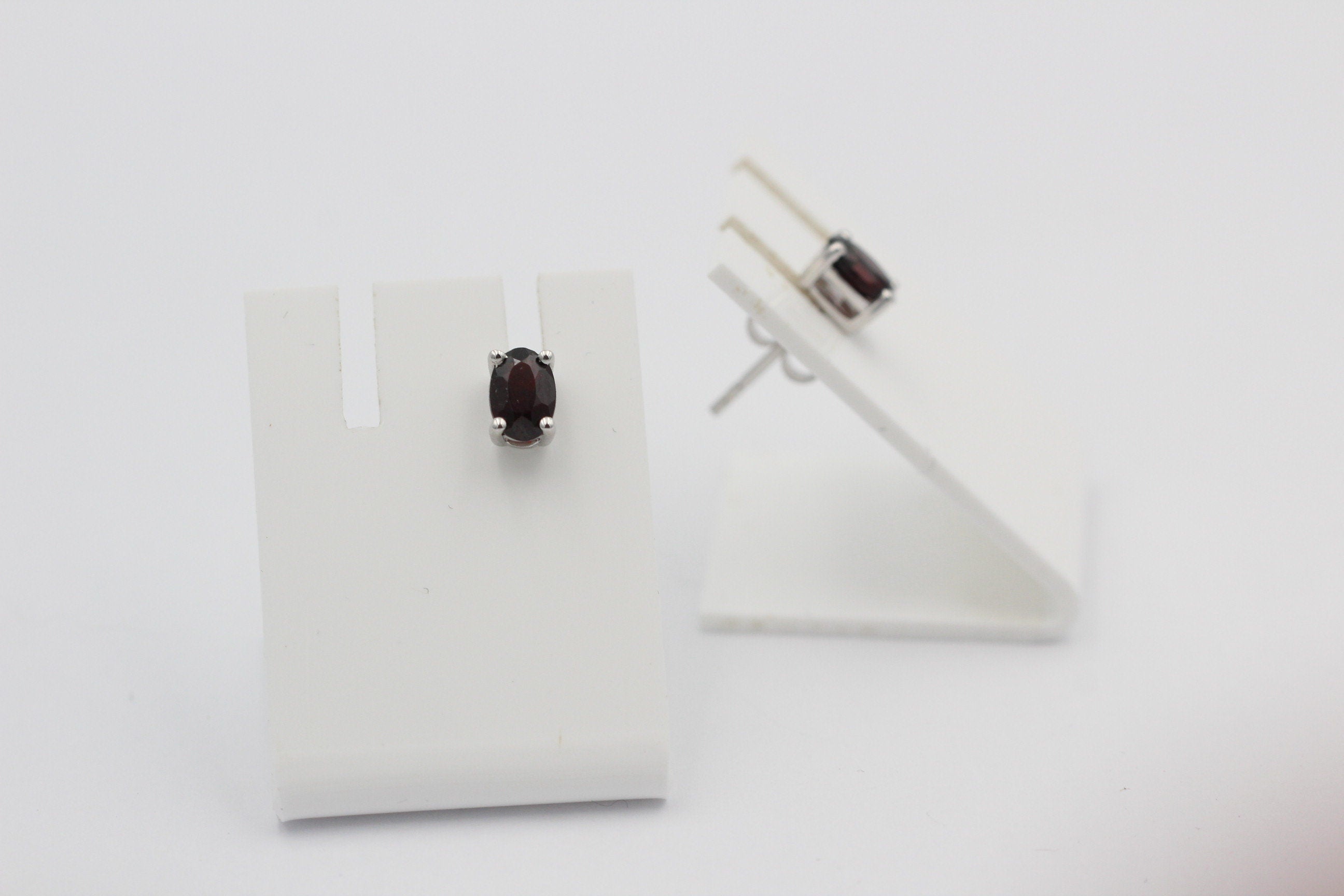 Edle 1,0 Carat Granat Ohrstecker 925 Silber Ohrring Ohrschmuck blutroter Stein