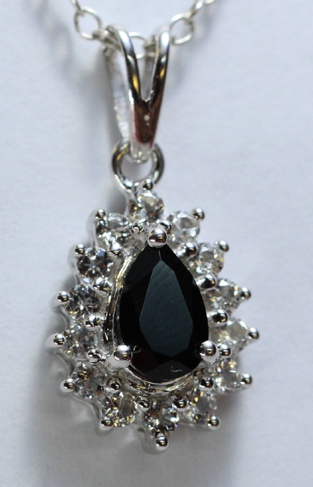 Edler 1,36 Carat schwarzer Spinell weisstopas Anhanger 925 Silber Collier Kette