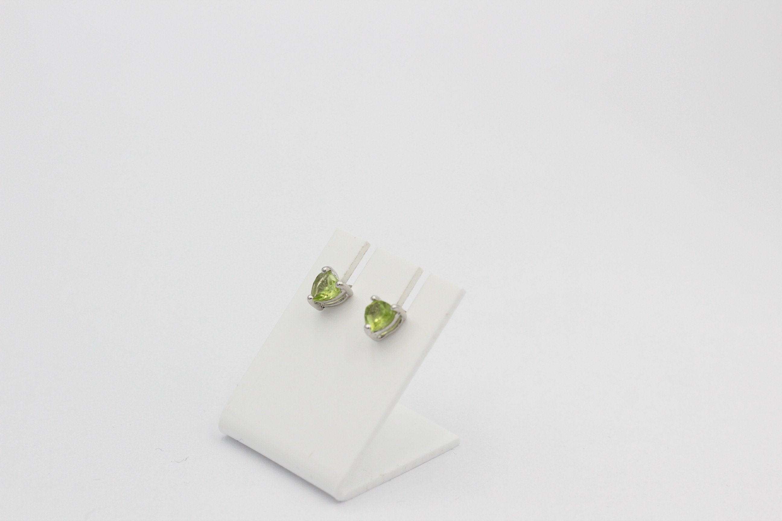 1,8  Carat Peridot Herz Ohrstecker 925 Silber Herzohrstecker maigraner Edelstein