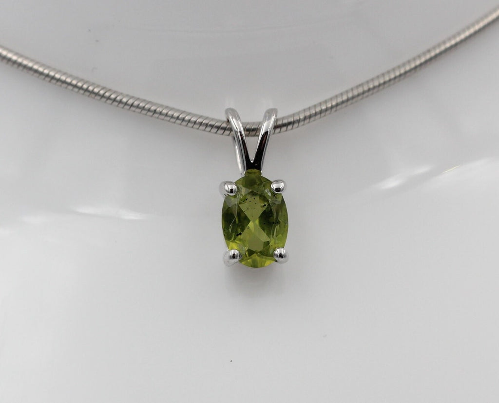 Edler 0,70 Carat Peridot Anhanger 925 Silber Collier Kette Olivin Schmuck