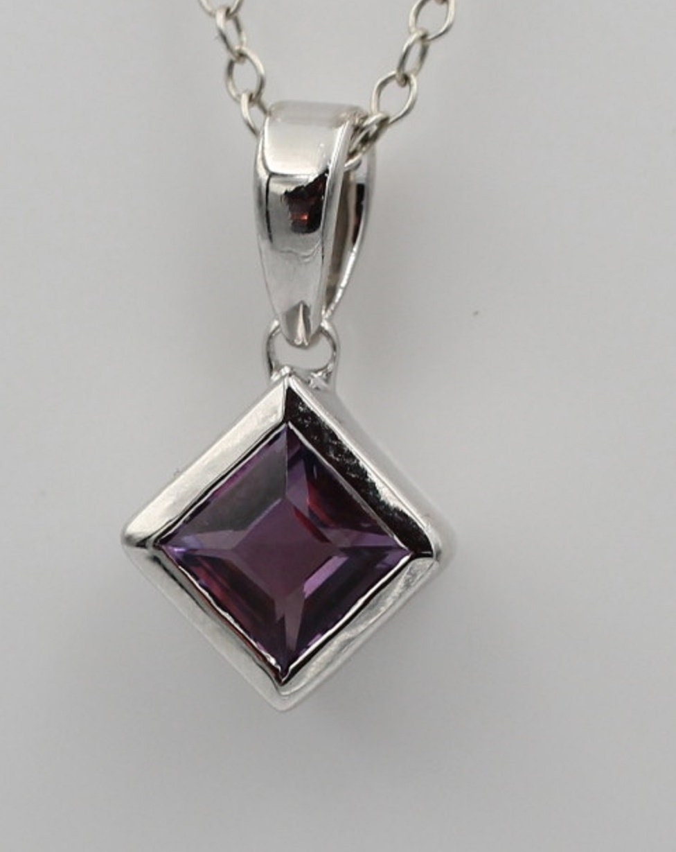 0,95 Carat Amethyst Ahänger 925 Silber Square violetter Edelstein Collier Kette