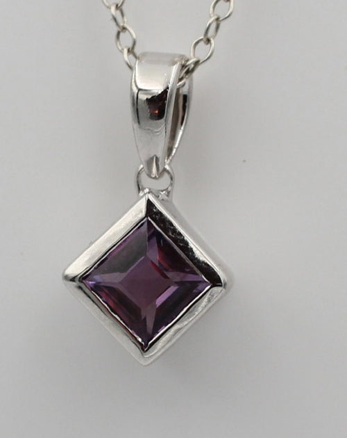 0,95 Carat Amethyst Ahänger 925 Silber Square violetter Edelstein Collier Kette
