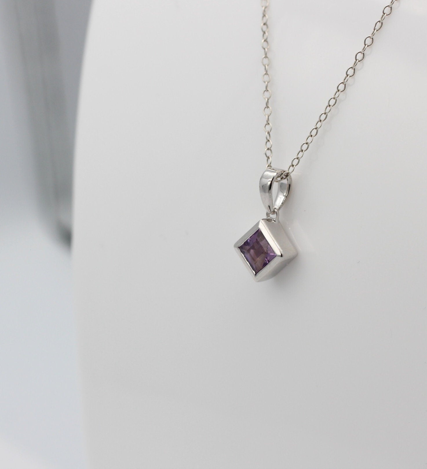 0,95 Carat Amethyst Ahänger 925 Silber Square violetter Edelstein Collier Kette