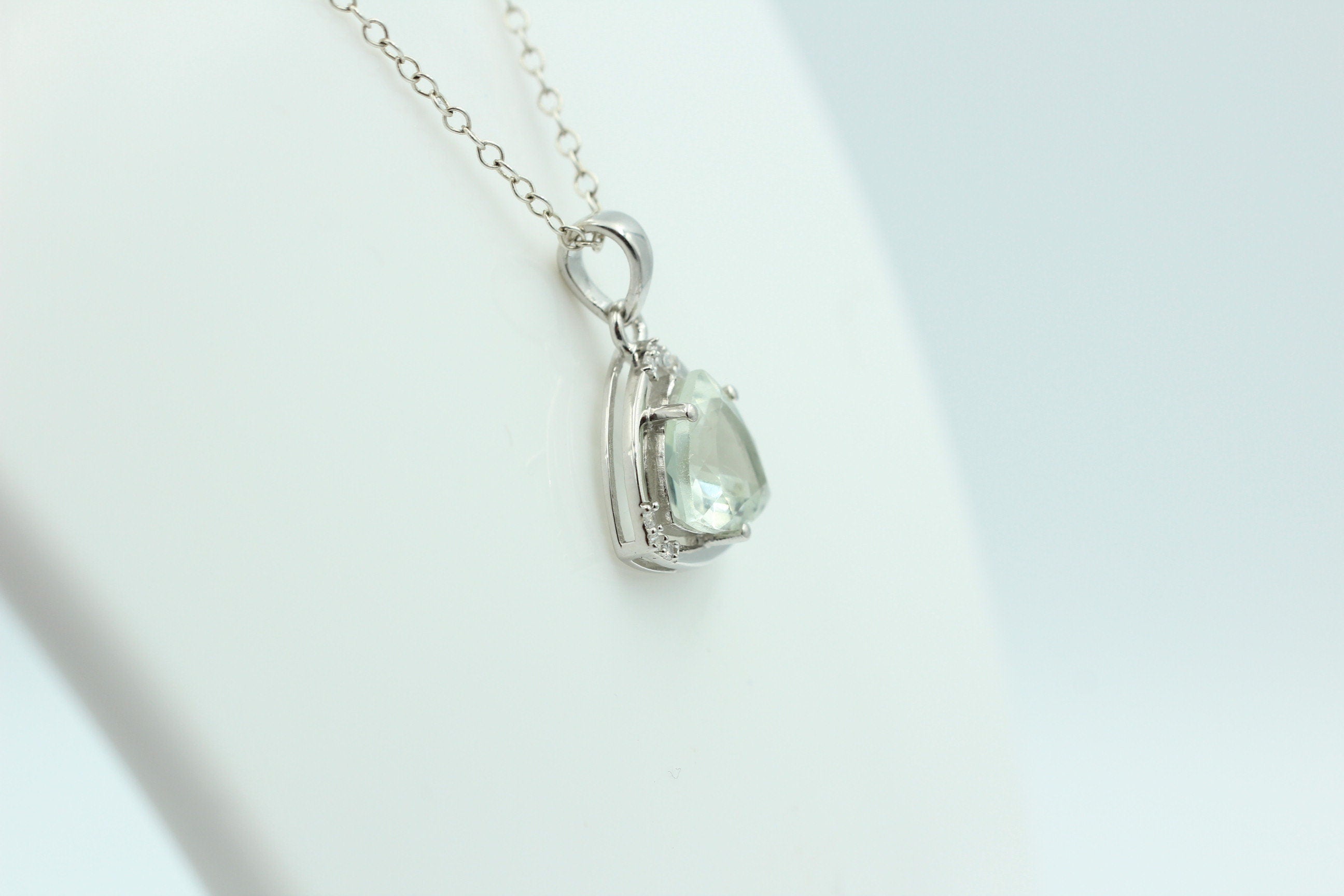 2,36 Carat Prasiolith Anhänger grüner Amethyst mit Zirkonia 925 Silber Kette