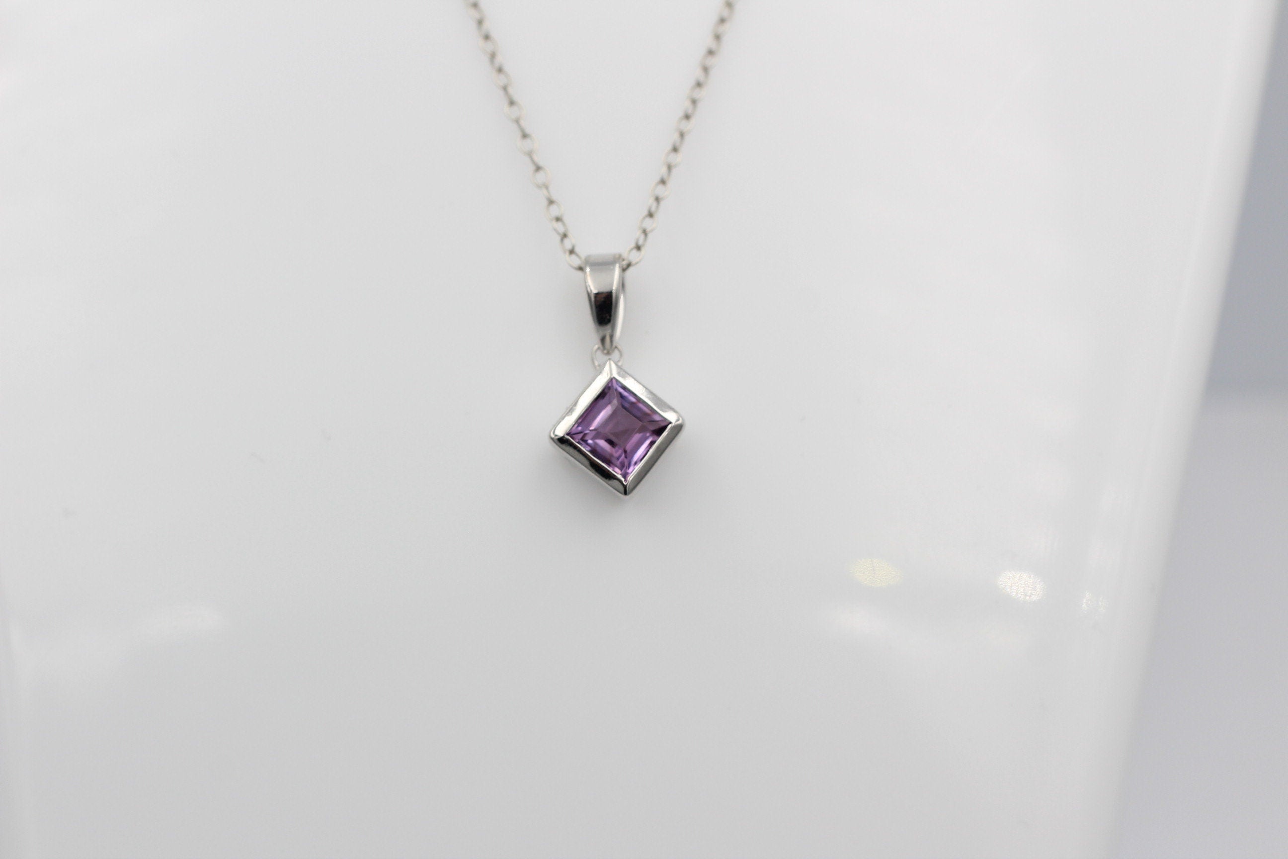0,95 Carat Amethyst Ahänger 925 Silber Square violetter Edelstein Collier Kette