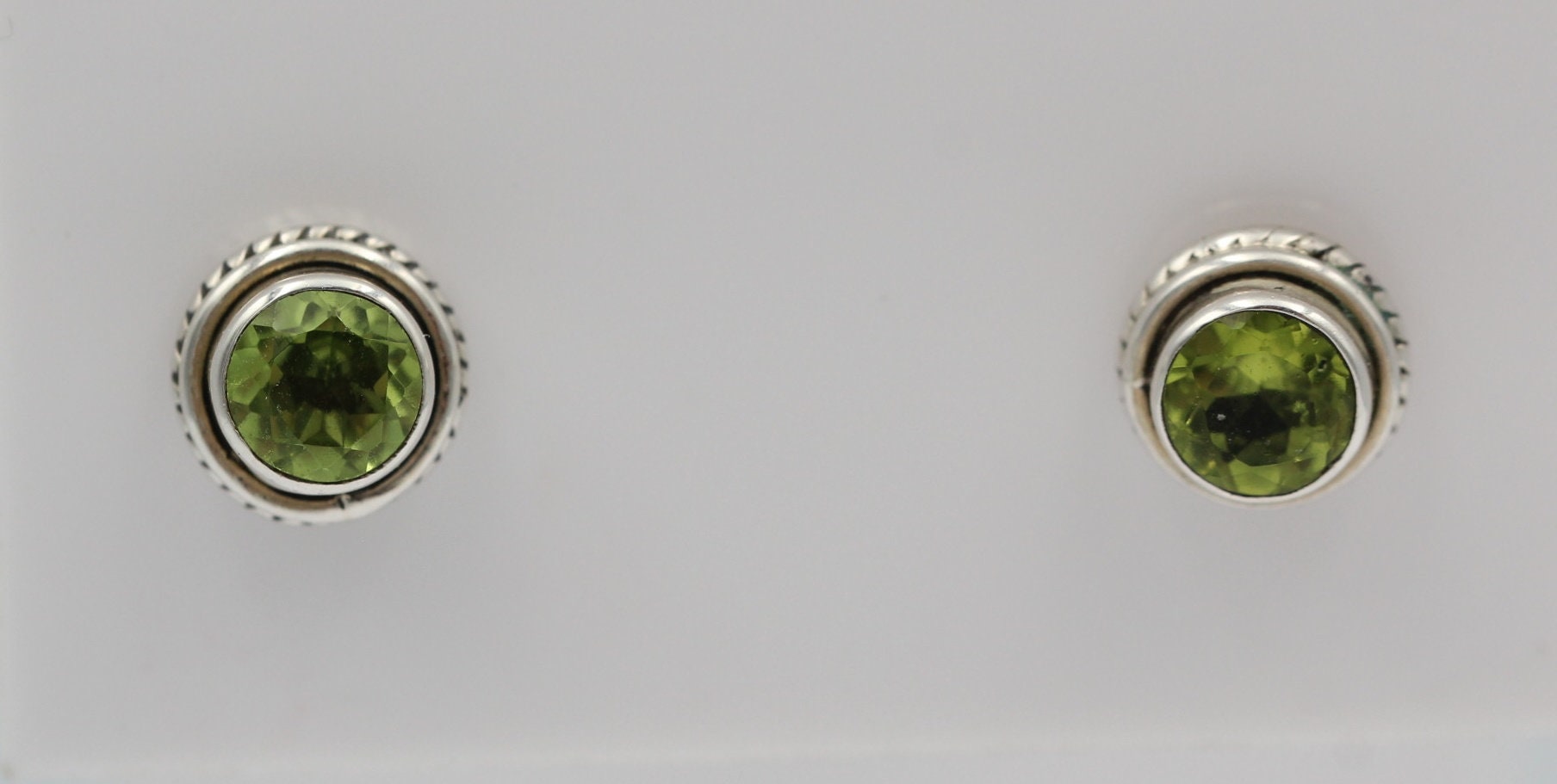 Edler 1,5  Carat Peridot Ohrstecker 925 Silber Olivin Ohrschmuck Edelstein