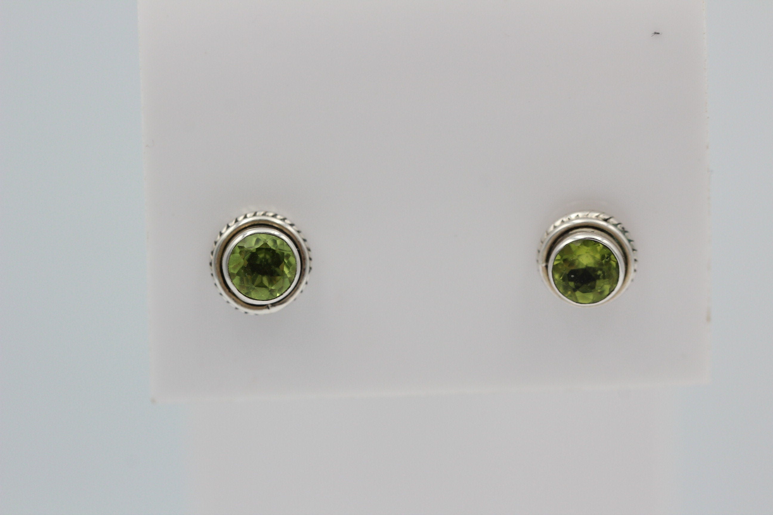 Edler 1,5  Carat Peridot Ohrstecker 925 Silber Olivin Ohrschmuck Edelstein