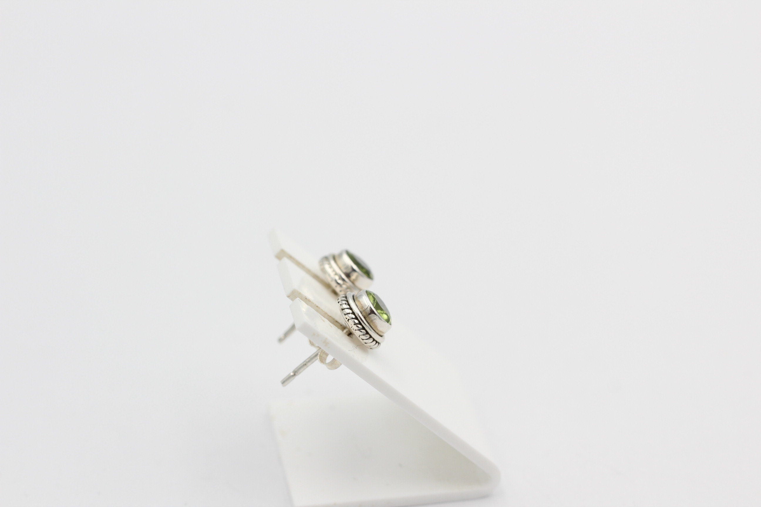 Edler 1,5  Carat Peridot Ohrstecker 925 Silber Olivin Ohrschmuck Edelstein