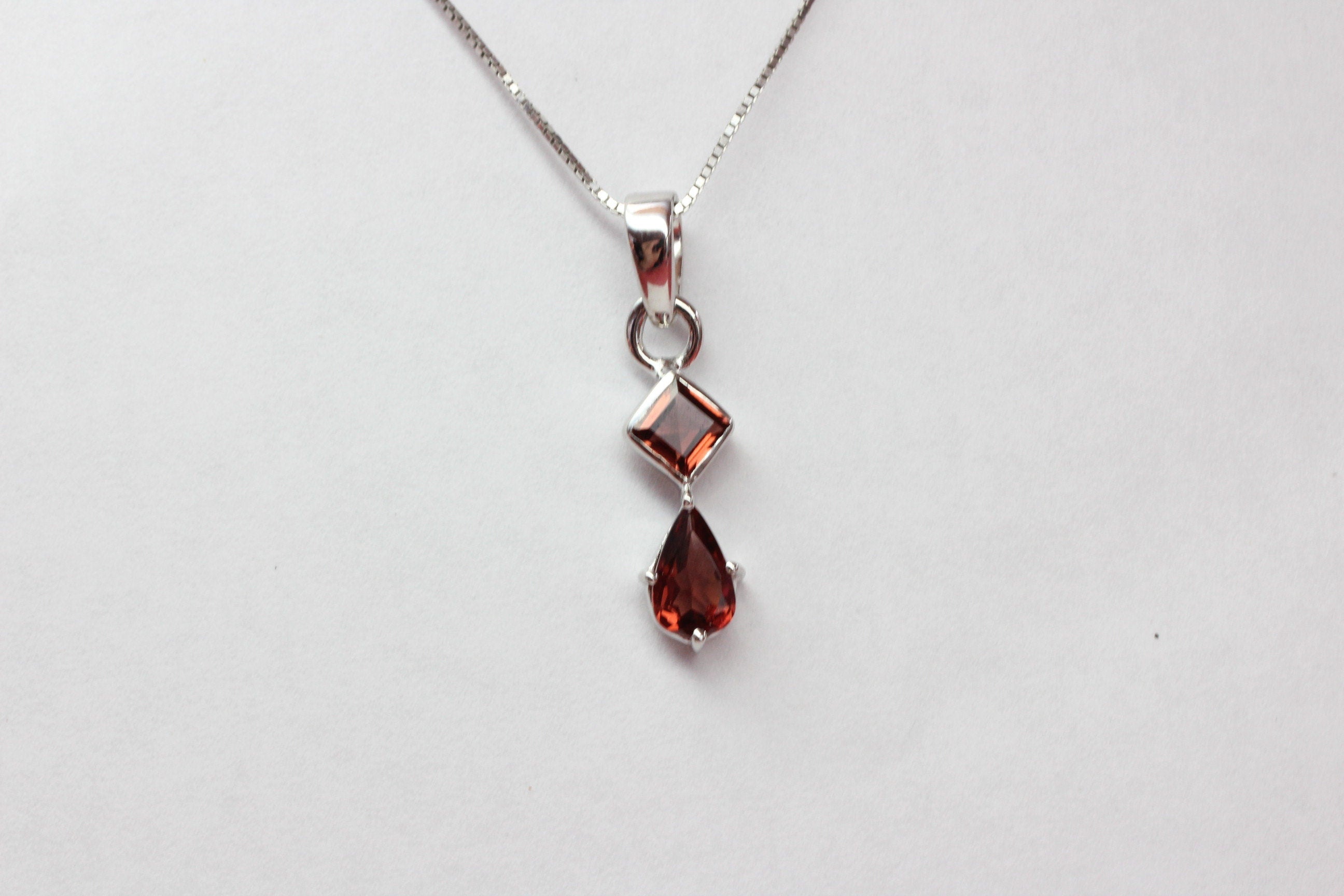 Edler 1,2 Carat blutroter Granat Anhänger 925 Silber  ein Traum