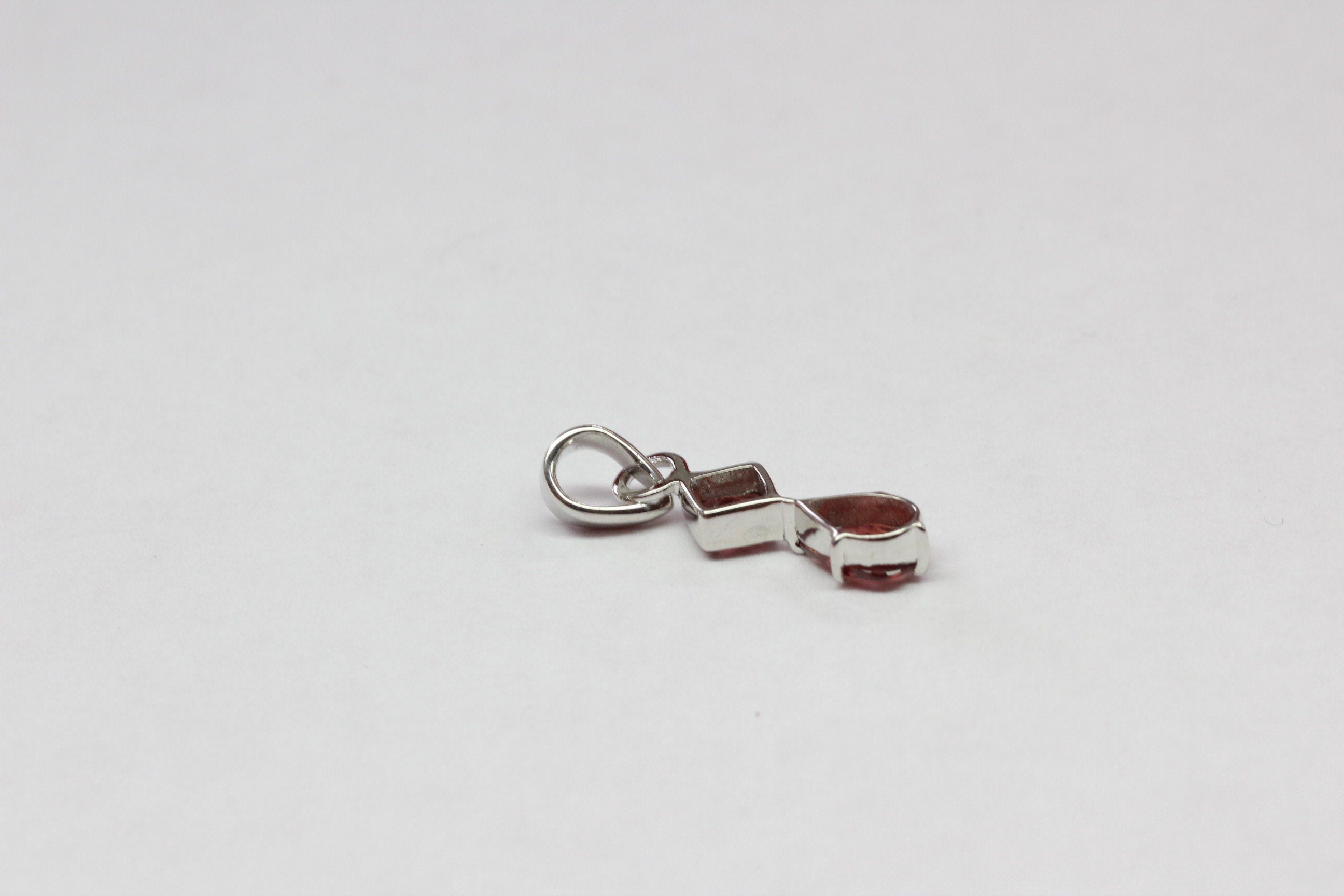 Edler 1,2 Carat blutroter Granat Anhänger 925 Silber  ein Traum