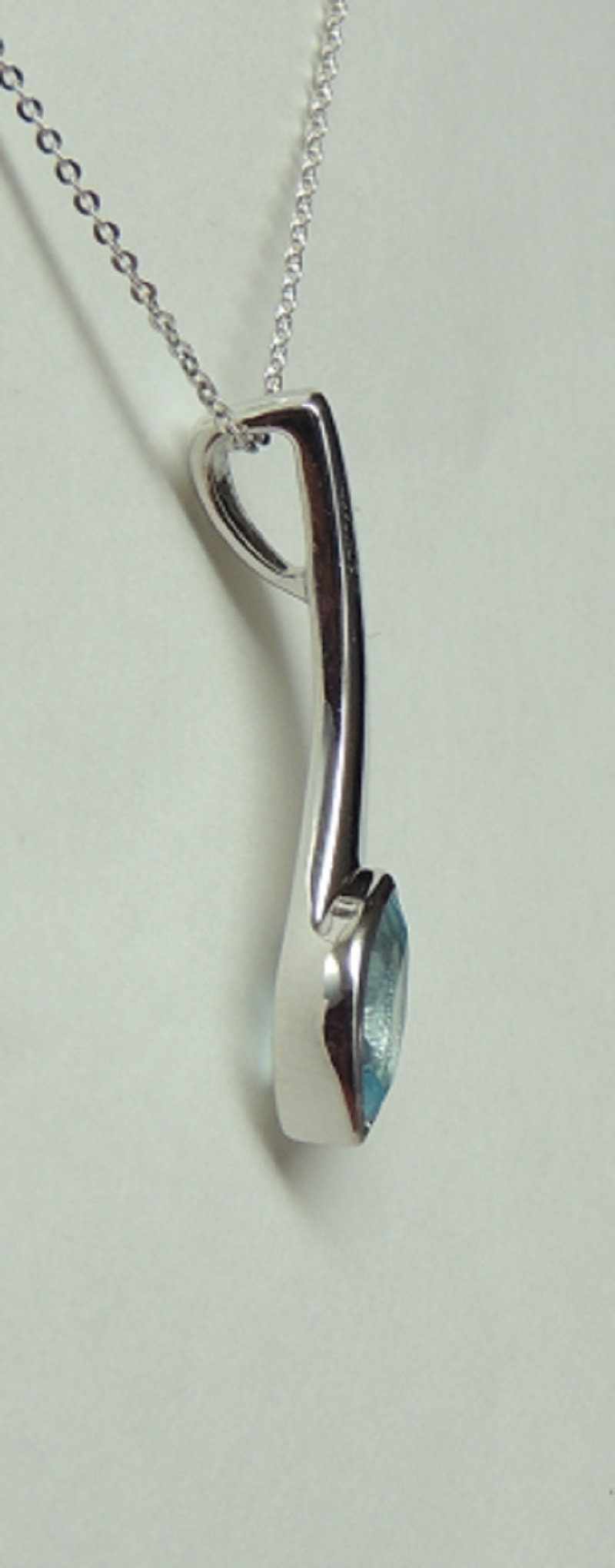 Edler 1,30 Carat Blautopas Anhanger 925 Silber Collier Kette Design pur