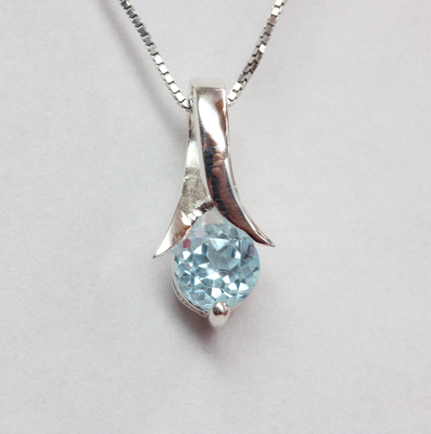 Edle 0,82 Carat Blautopas Anhanger 925 Silber Collier Kette sky blue Topas