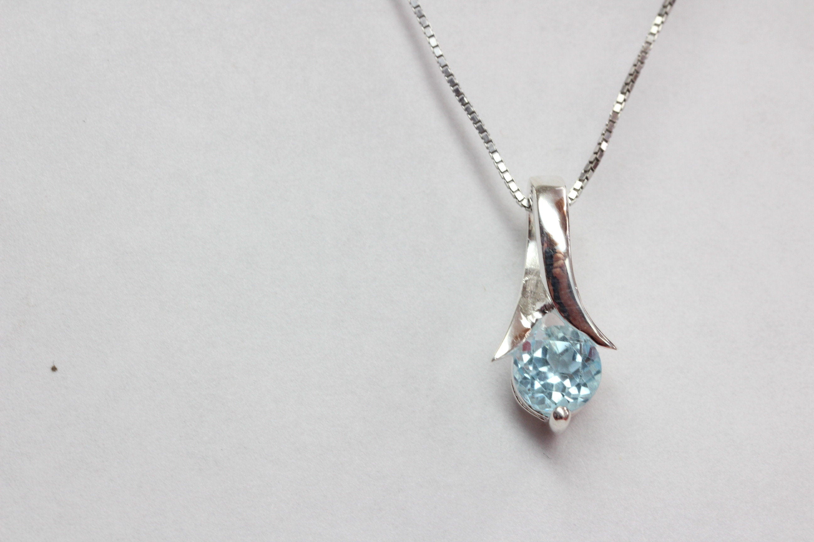 Edle 0,82 Carat Blautopas Anhanger 925 Silber Collier Kette sky blue Topas