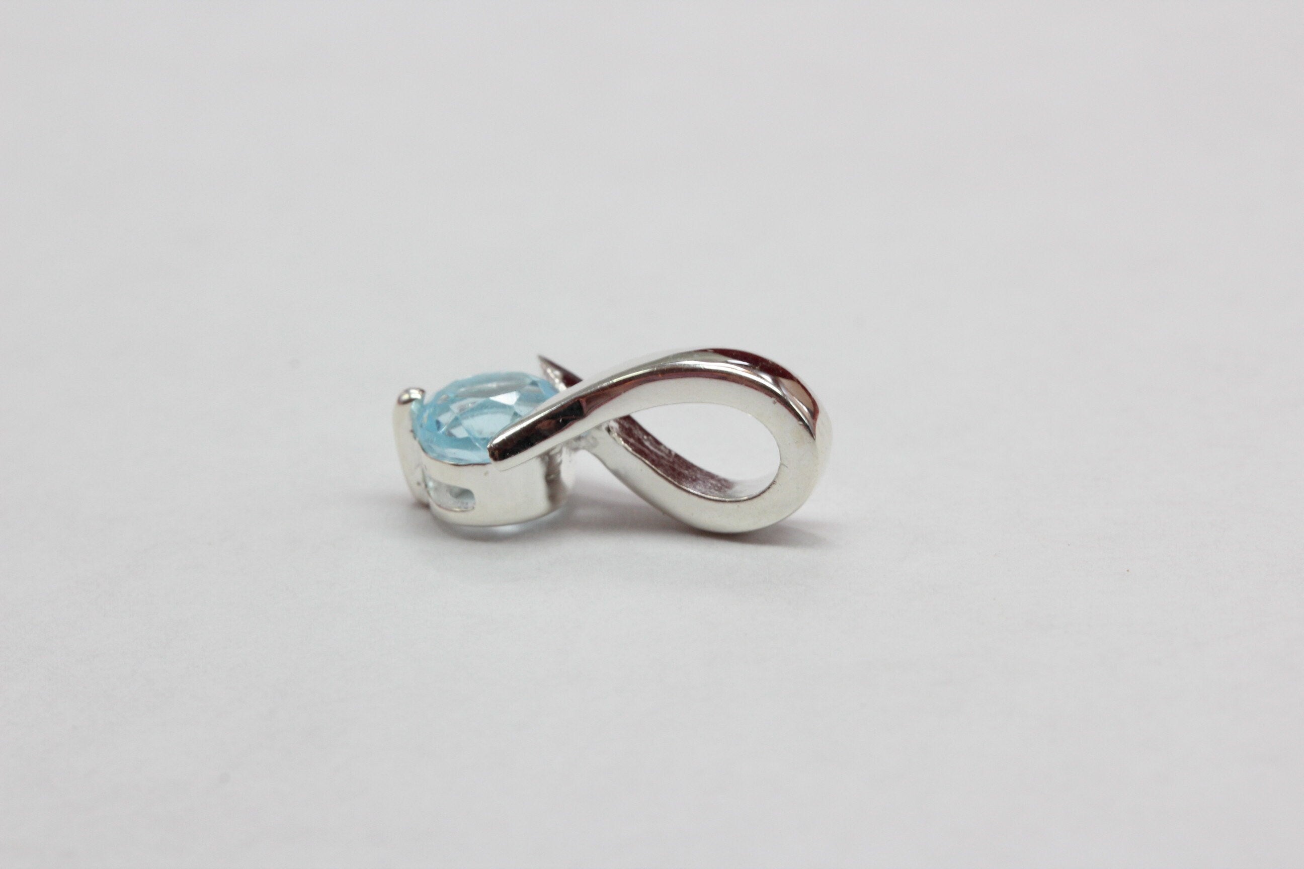 Edle 0,82 Carat Blautopas Anhanger 925 Silber Collier Kette sky blue Topas