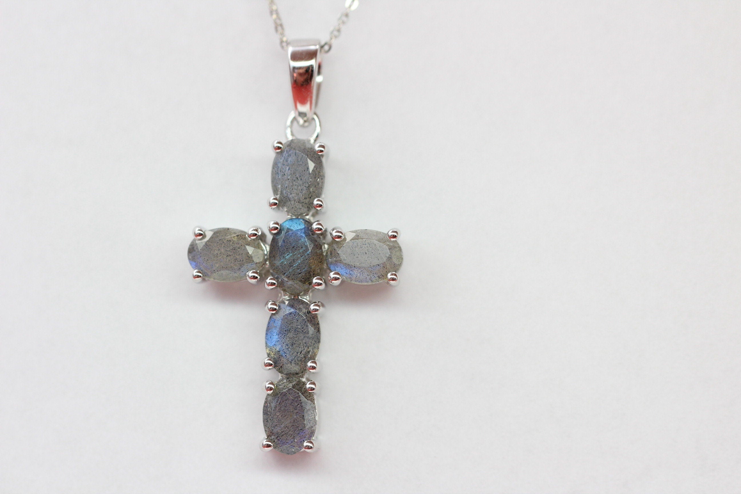 Edler 4,56 Carat irrisierender Labradorit Kreuzanhanger 925 Silber Collier Kette