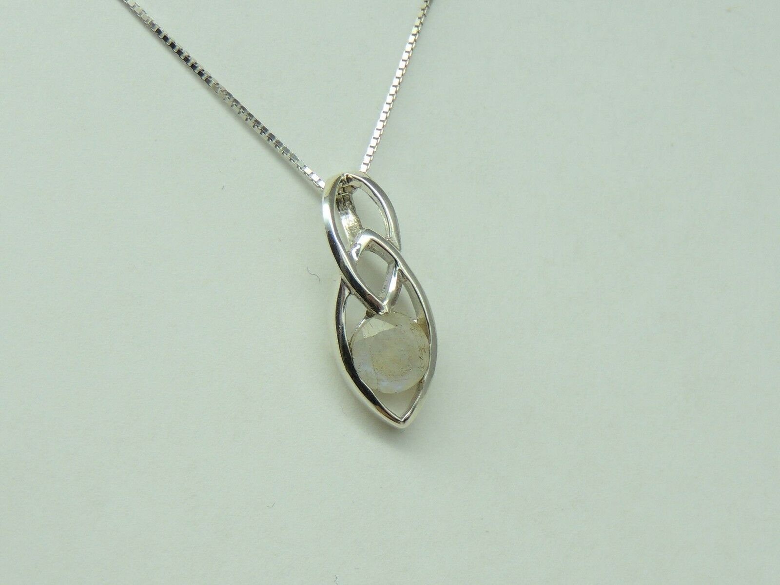 Edler 0,5 Carat Mondlichttopas Anhanger 925 Silber Collier Kette Topas