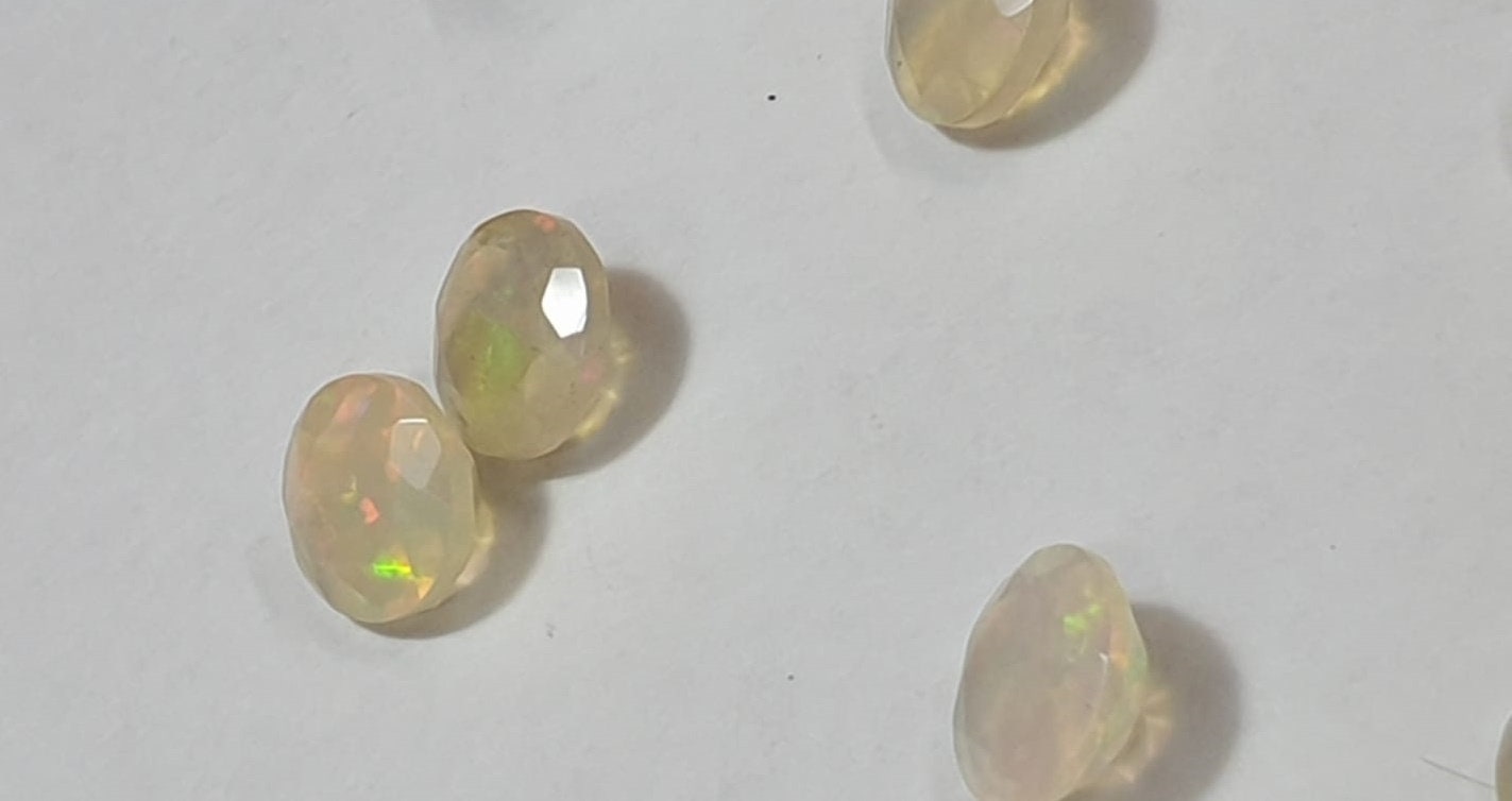 0,80  Carat Äthiopische Opal in Rundschliff in A - AA Qualität aus Afrika Top