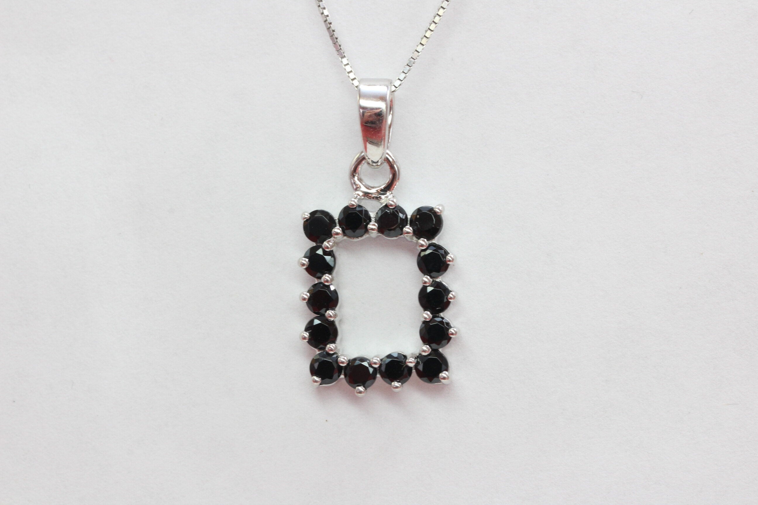 Edler 2,05 Carat schwarzer Spinell Anhanger 925 Silber Collier Kette schwarzer Edelstein