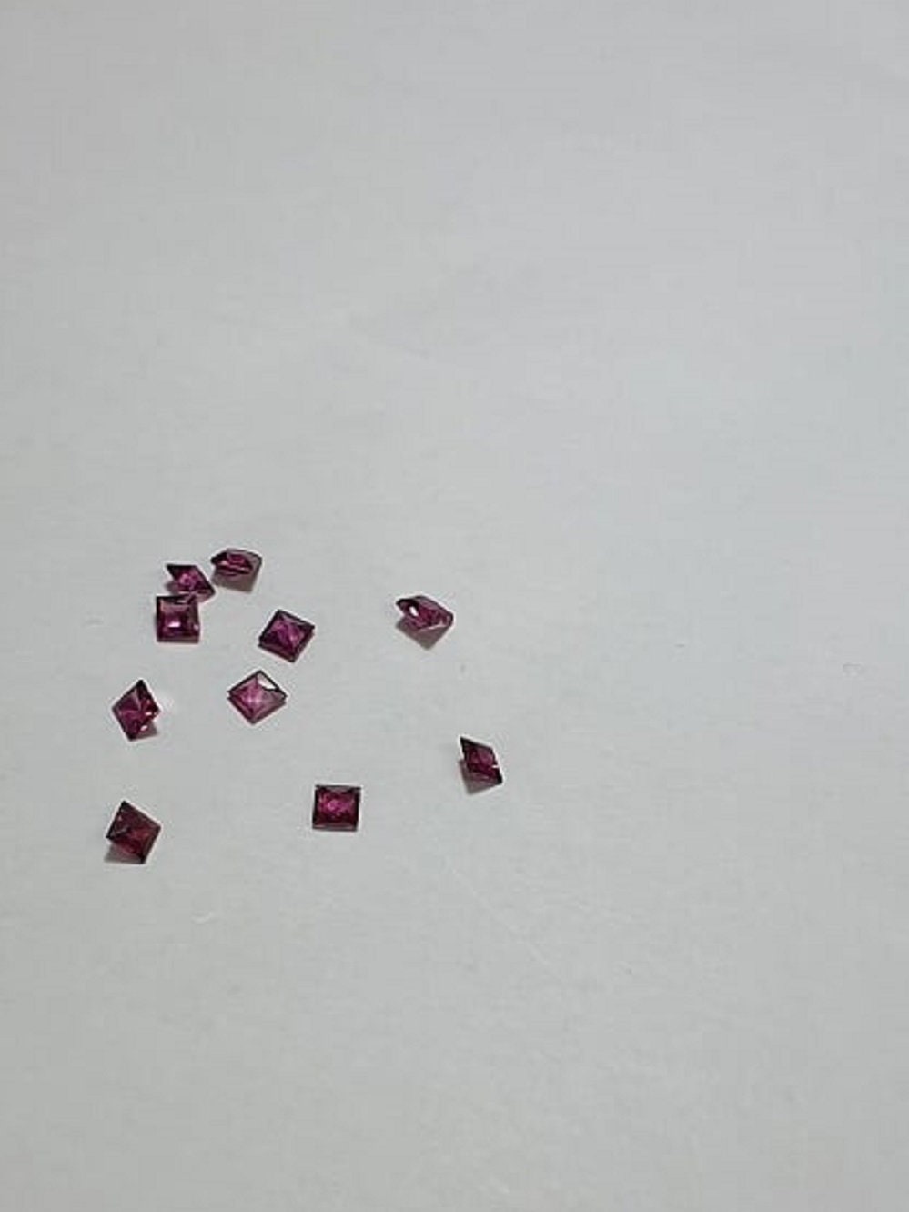 0,39 Carat echter Rhodolith Edelstein in Squareschliff 4 x 4 mm in AAA Qualitat