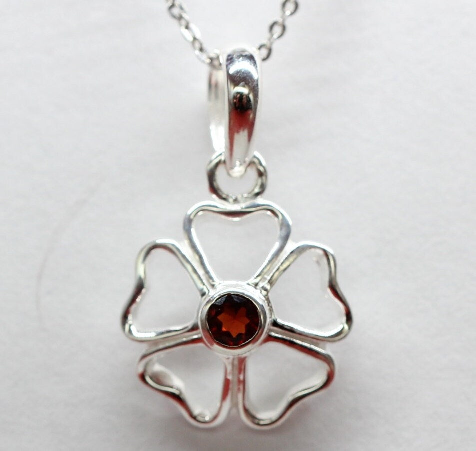 Edler 1,1 Carat Granat Anhanger Kleeblatt 925 Silber Collier Kette Glackssymbol