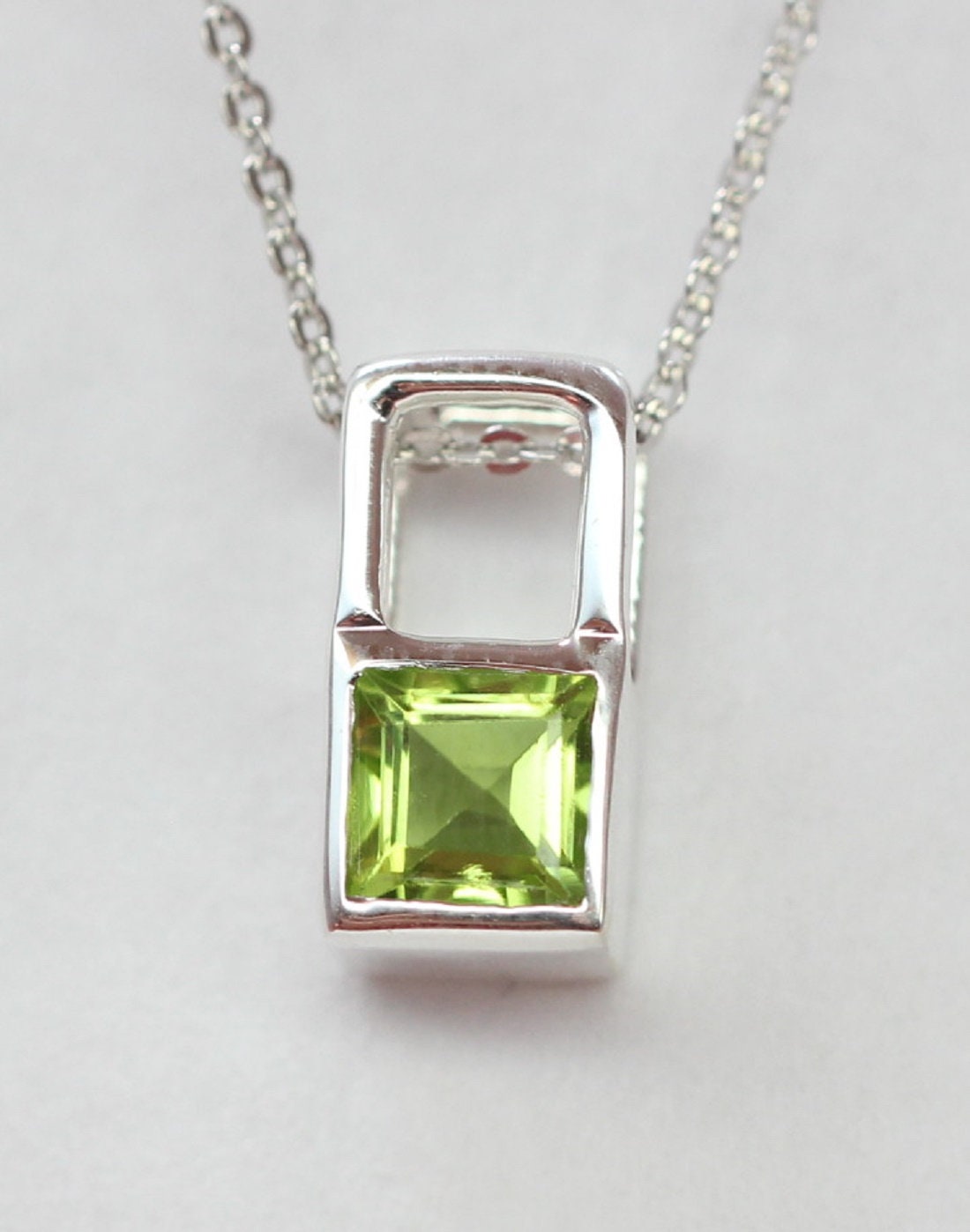 Design pur 0,6 Carat Peridot Anhanger 925 Silber Collier Kette Olivin Designschmuck