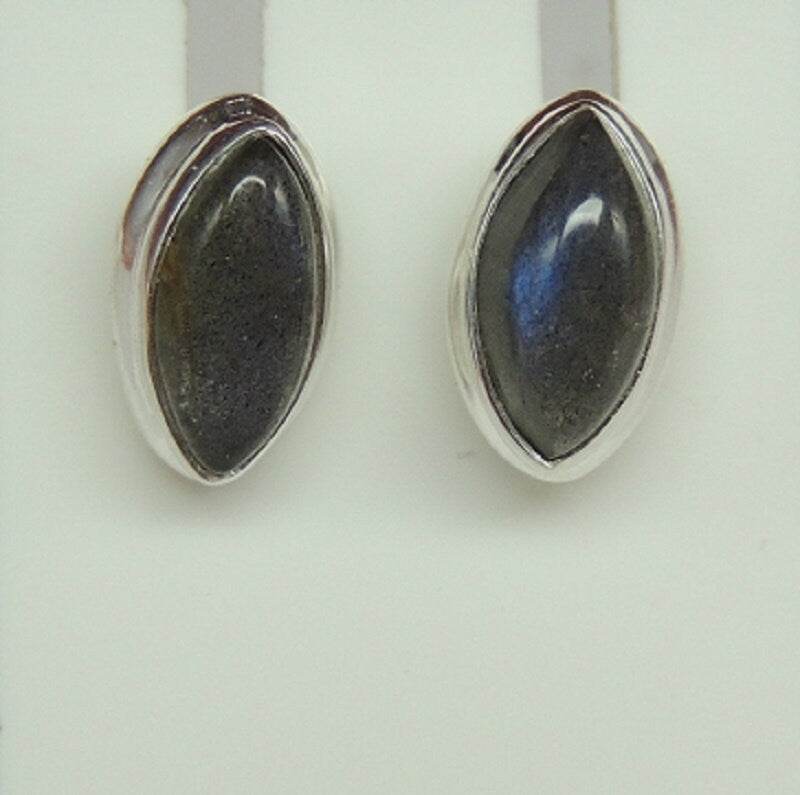 Edle 1.9 Carat Cabochon Labradorit Ohrstecker 925 Silber Unisex irrisierender Edelstein