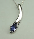 Edler 0,90 Carat Iolith Anhanger Collier Kette 925 Silber Wassersaphir Luchssaphir