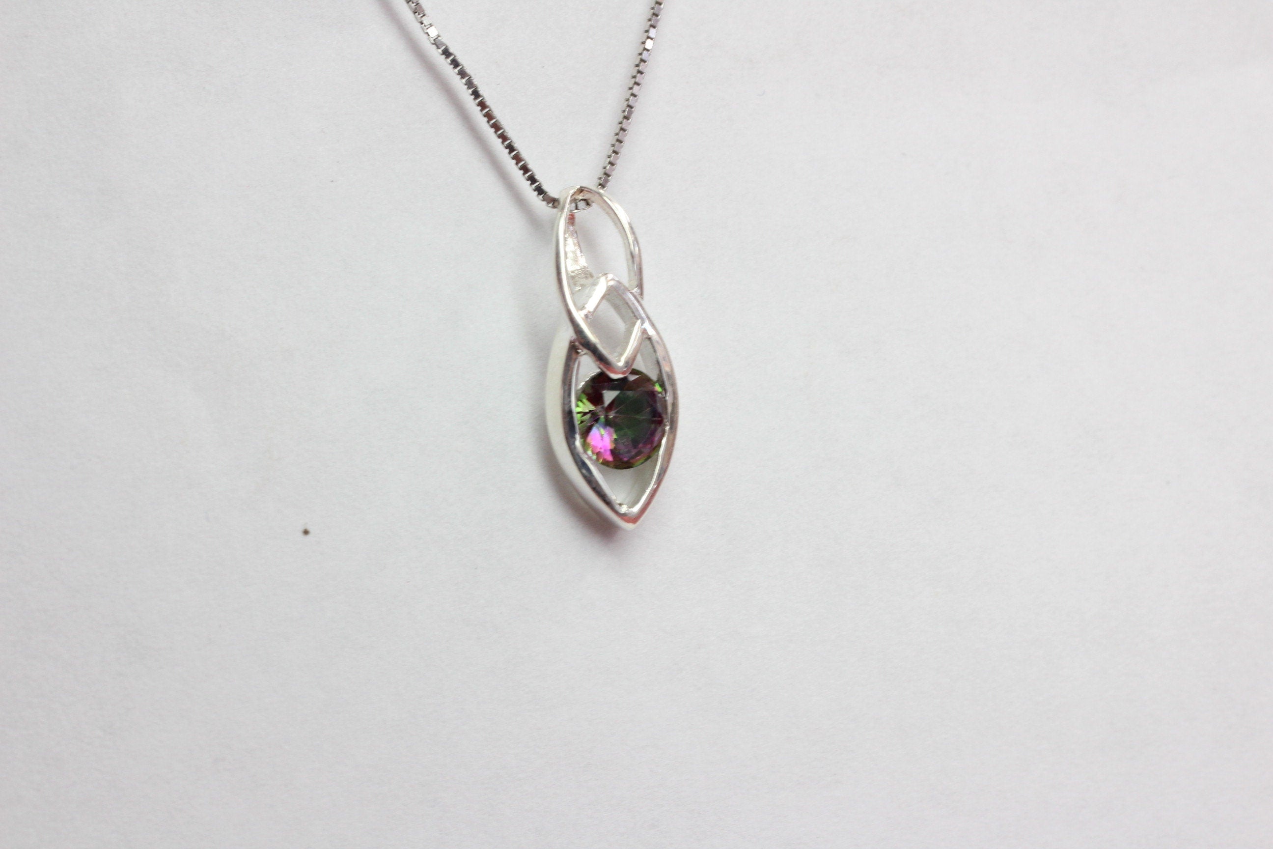 Edler 0,55 Carat  Mystic Topas  Anhanger 925 Silber Collier Kette funkelnder Topas