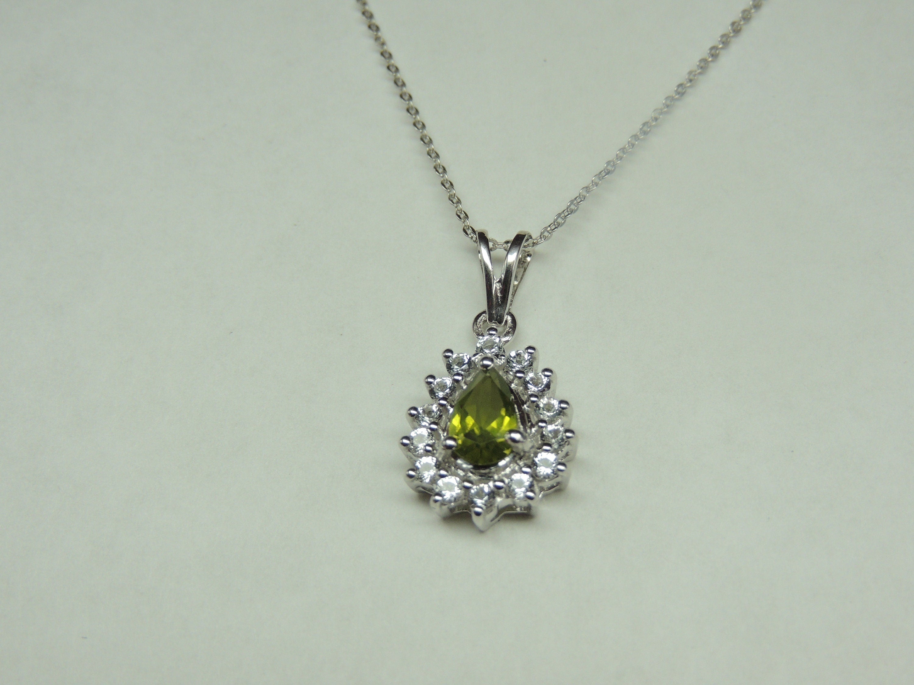 Edler 1,35 Carat maigraner Peridot weisstopas Anhanger 925 Silber Collier Kette