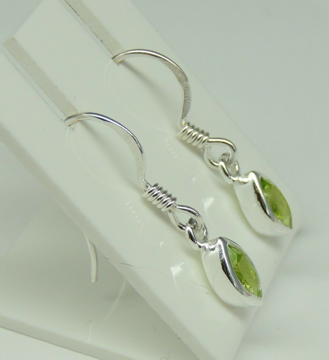Edle 0,4 Carat maigraner Peridot Ohrhanger 925 Silber Ohrschmuck