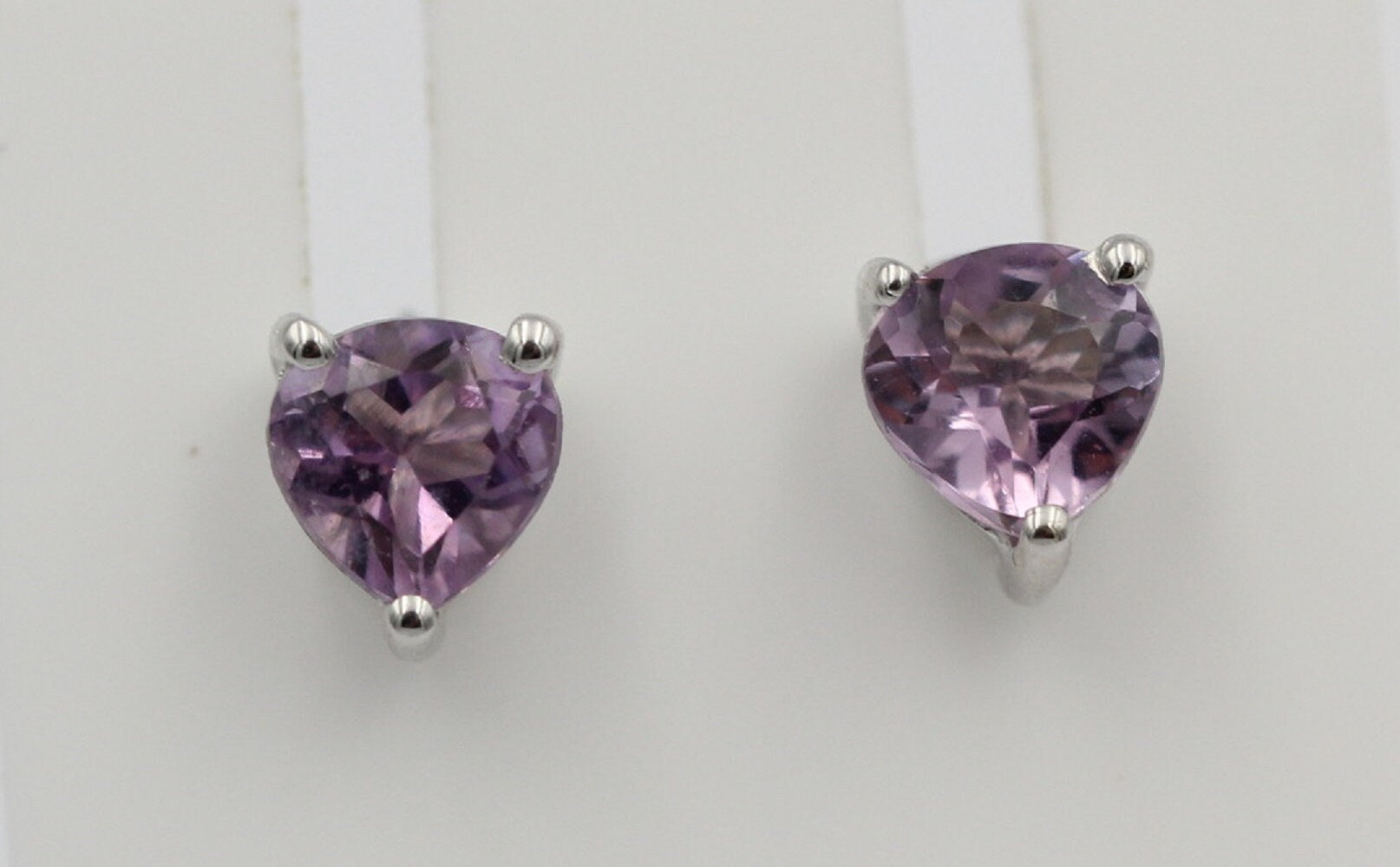 0,9 Carat Amethyst Herz Ohrstecker 925 Silber Herzohrstecker violetter Edelstein