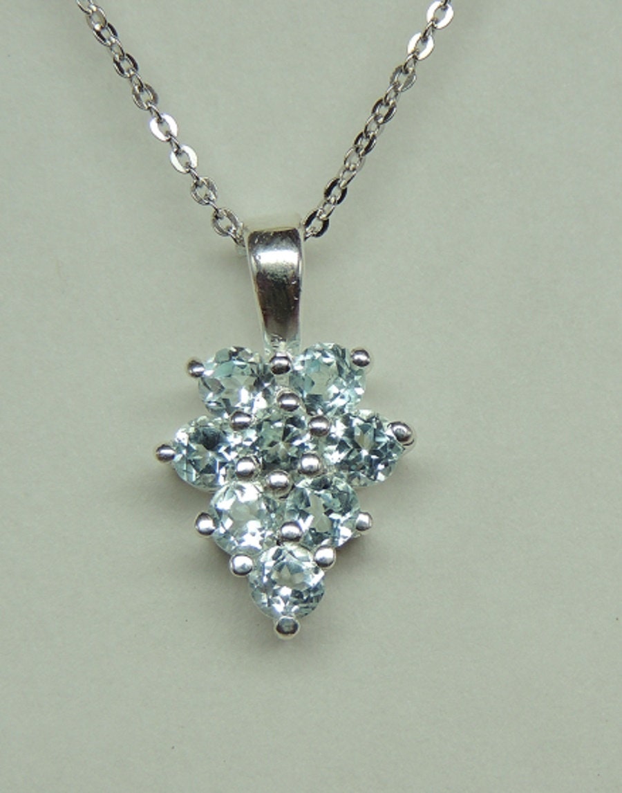 edler 0,8 Carat Blautopas Anhanger Traube 925 Silber sky blue Topas Collier Kette