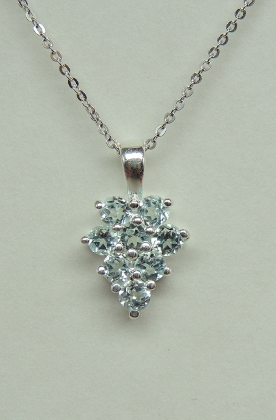 edler 0,8 Carat Blautopas Anhanger Traube 925 Silber sky blue Topas Collier Kette