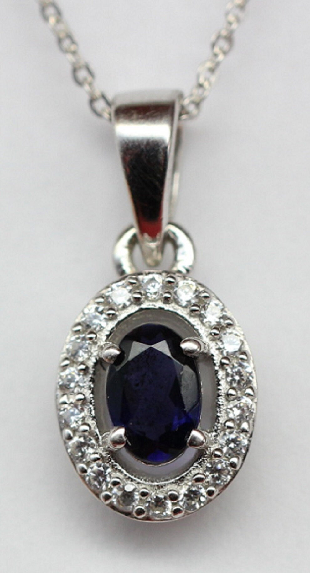 Edler 0,8 Carat Iolith Anhanger 925 Silber Collier Kette Zirkonia Wassersaphir