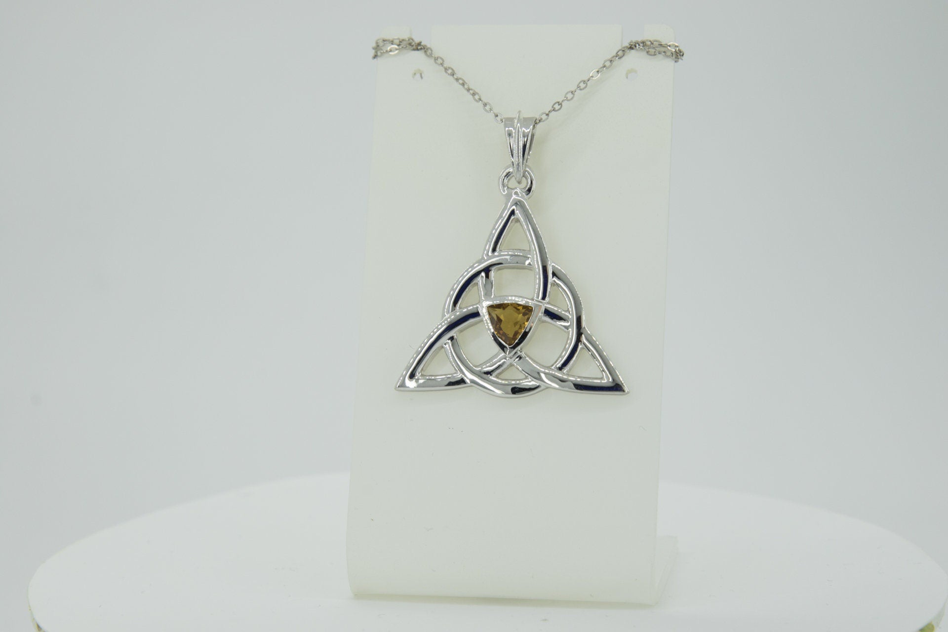 0,8 Carat Citrin Anhanger keltischen Knotenmuster 925 Silber Unendlichkeit Top