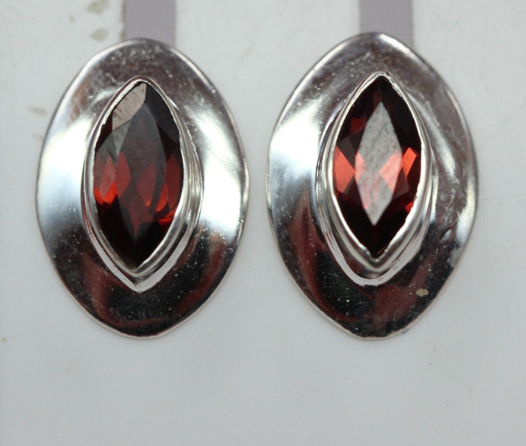 Edler 1,6 Carat Granat Ohrstecker 925 Silber blutroter Edelstein Top Edel