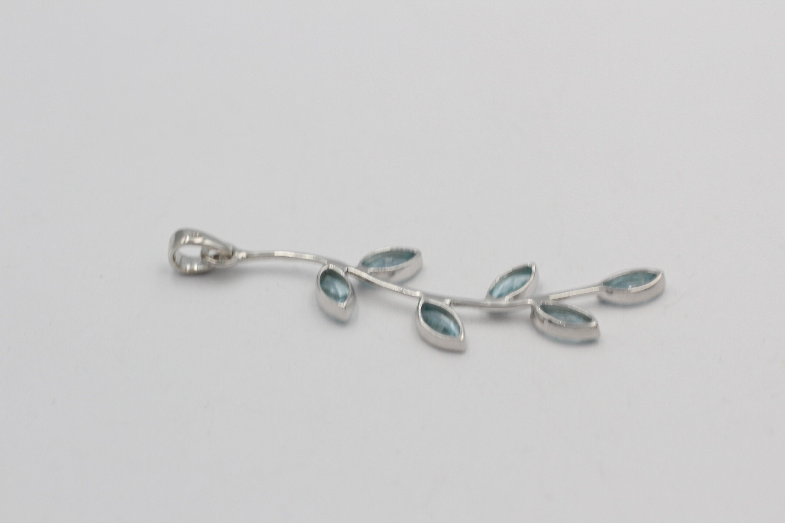 Edler 3,10 Carat Blautopas Blatt Anhänger 925 Silber Topas Anhänger