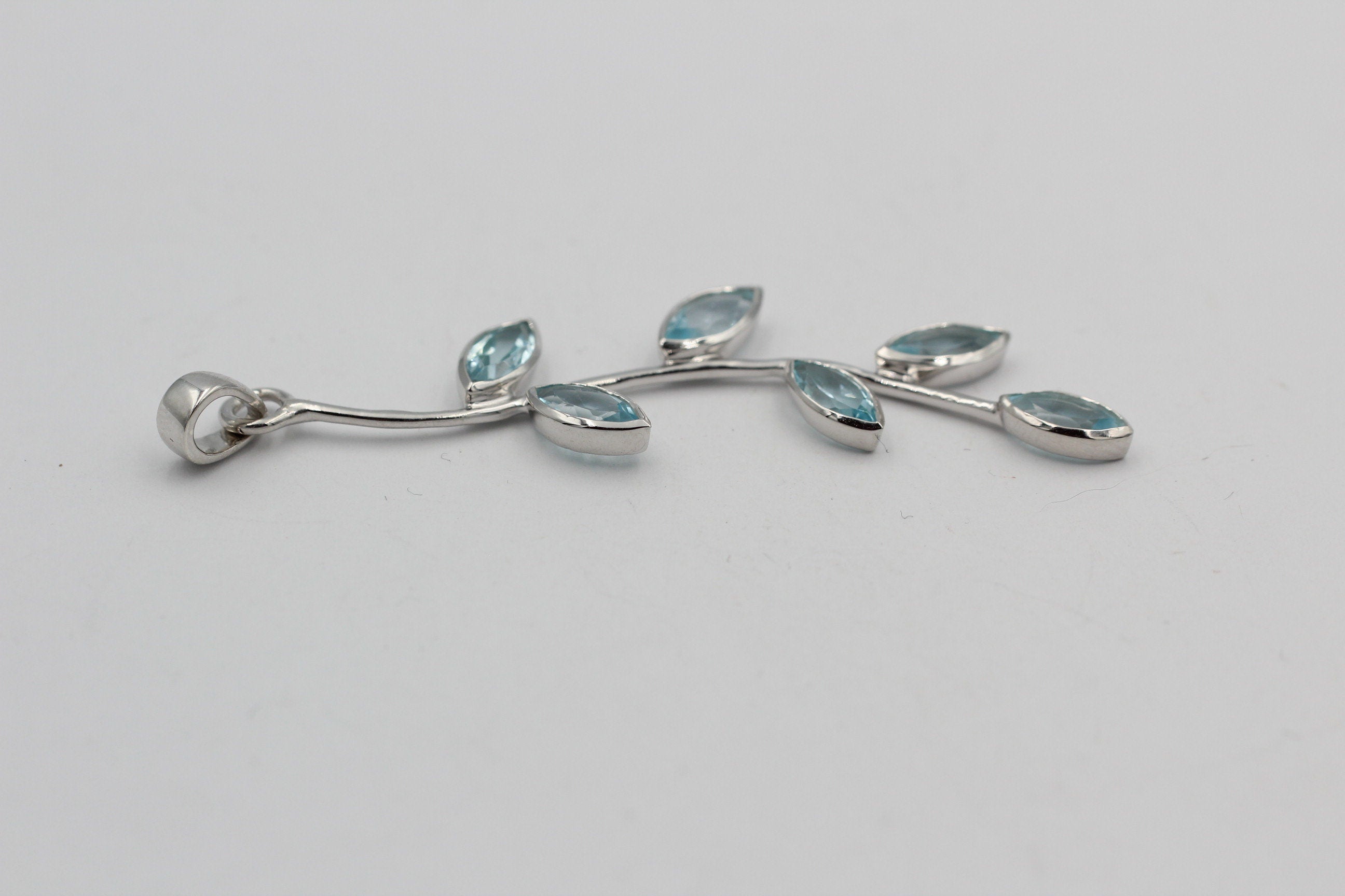 Edler 3,10 Carat Blautopas Blatt Anhänger 925 Silber Topas Anhänger