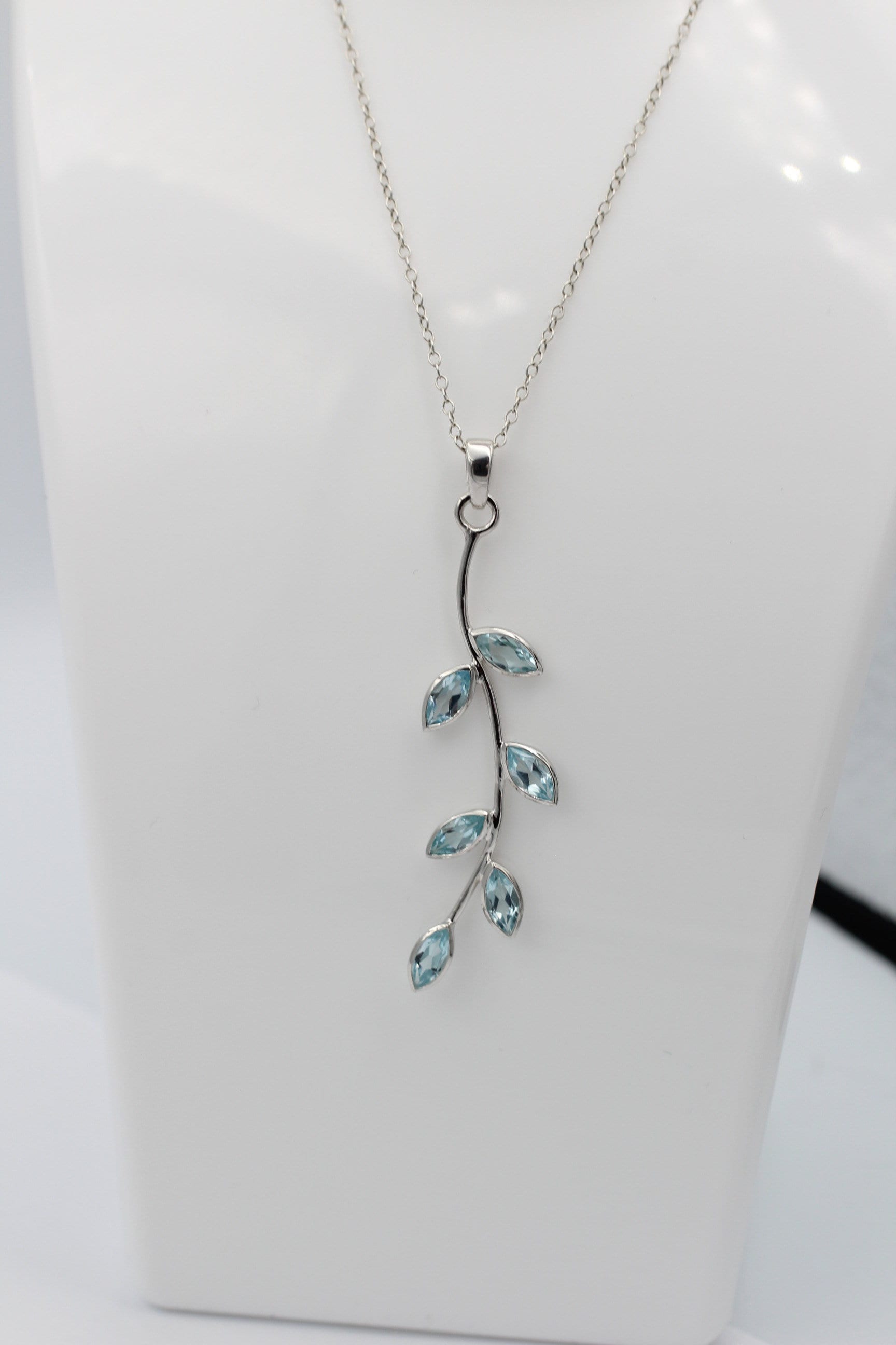 Edler 3,10 Carat Blautopas Blatt Anhänger 925 Silber Topas Anhänger