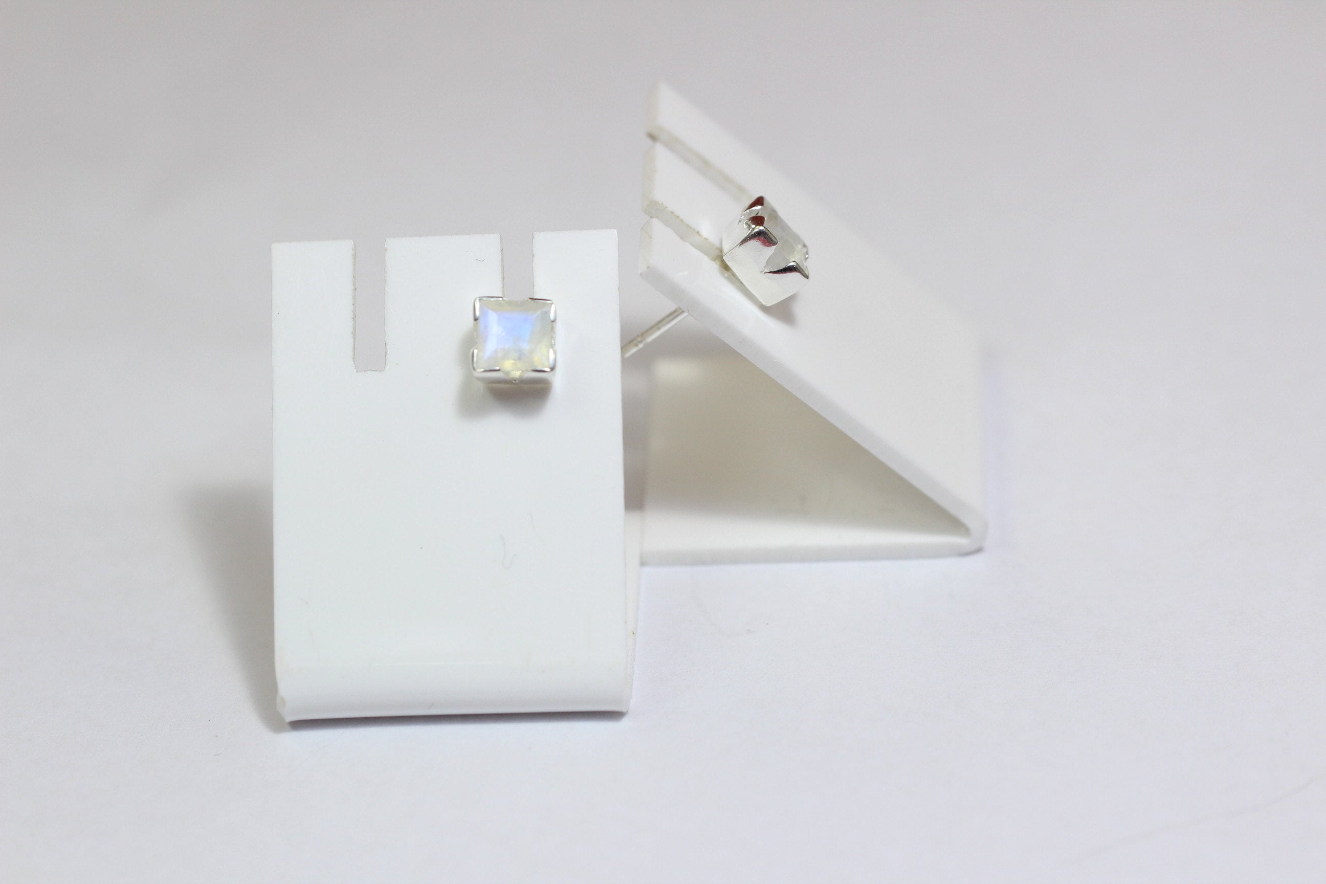 Edler 1,6 Carat Mondlichttopas Ohrstecker 925 Silber Ohrring Ohrschmuck Mondstein