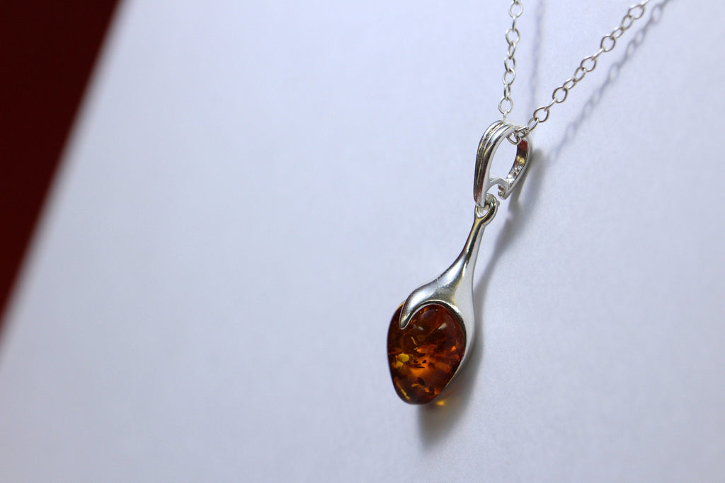 Anhanger mit schanen braunen Bernstein 925 Silber Collier Kette aus Litauen