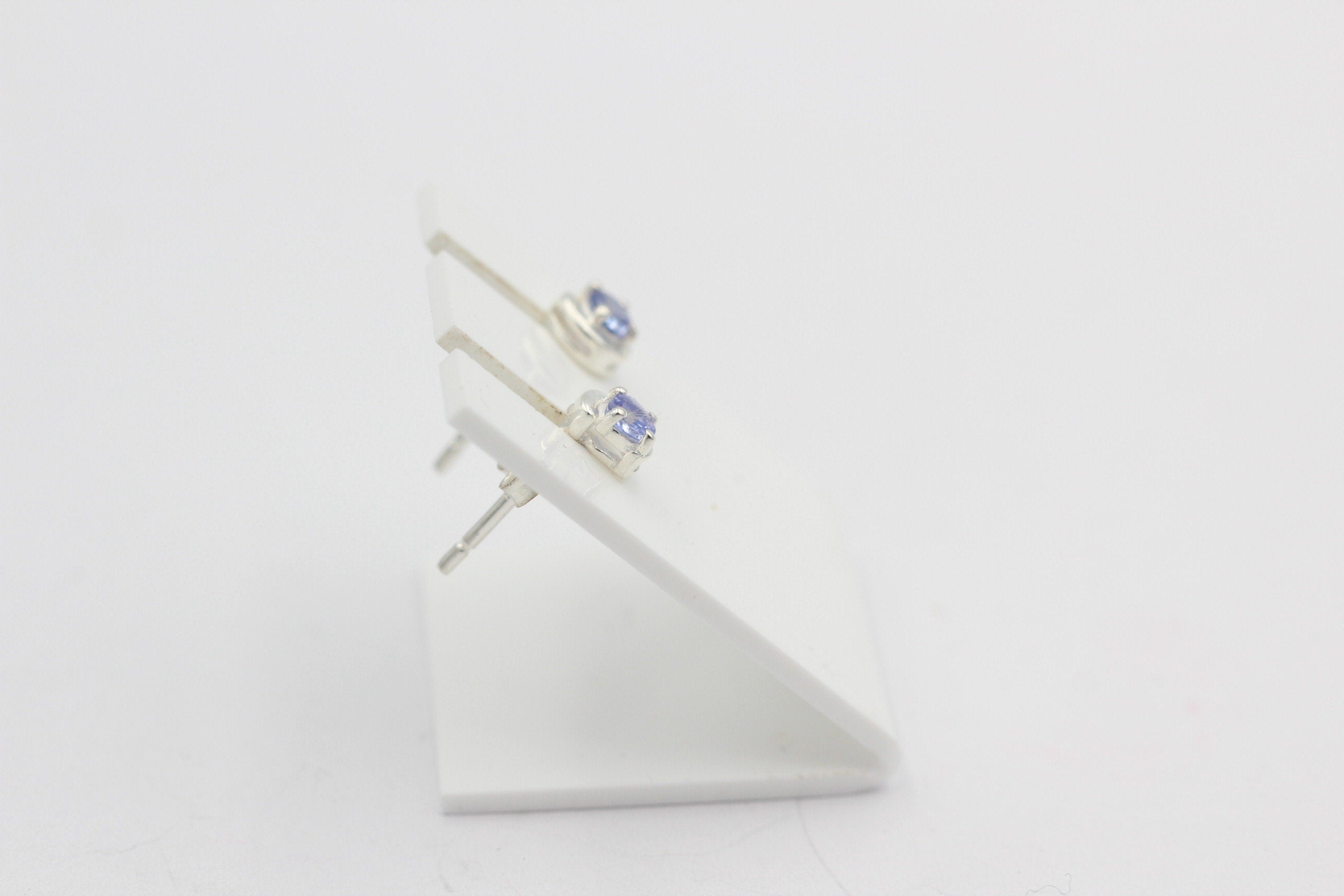 Edle 0,2 Carat fliederfarbene Tansanit Ohrstecker Afrika .5 mm 925 Sterling