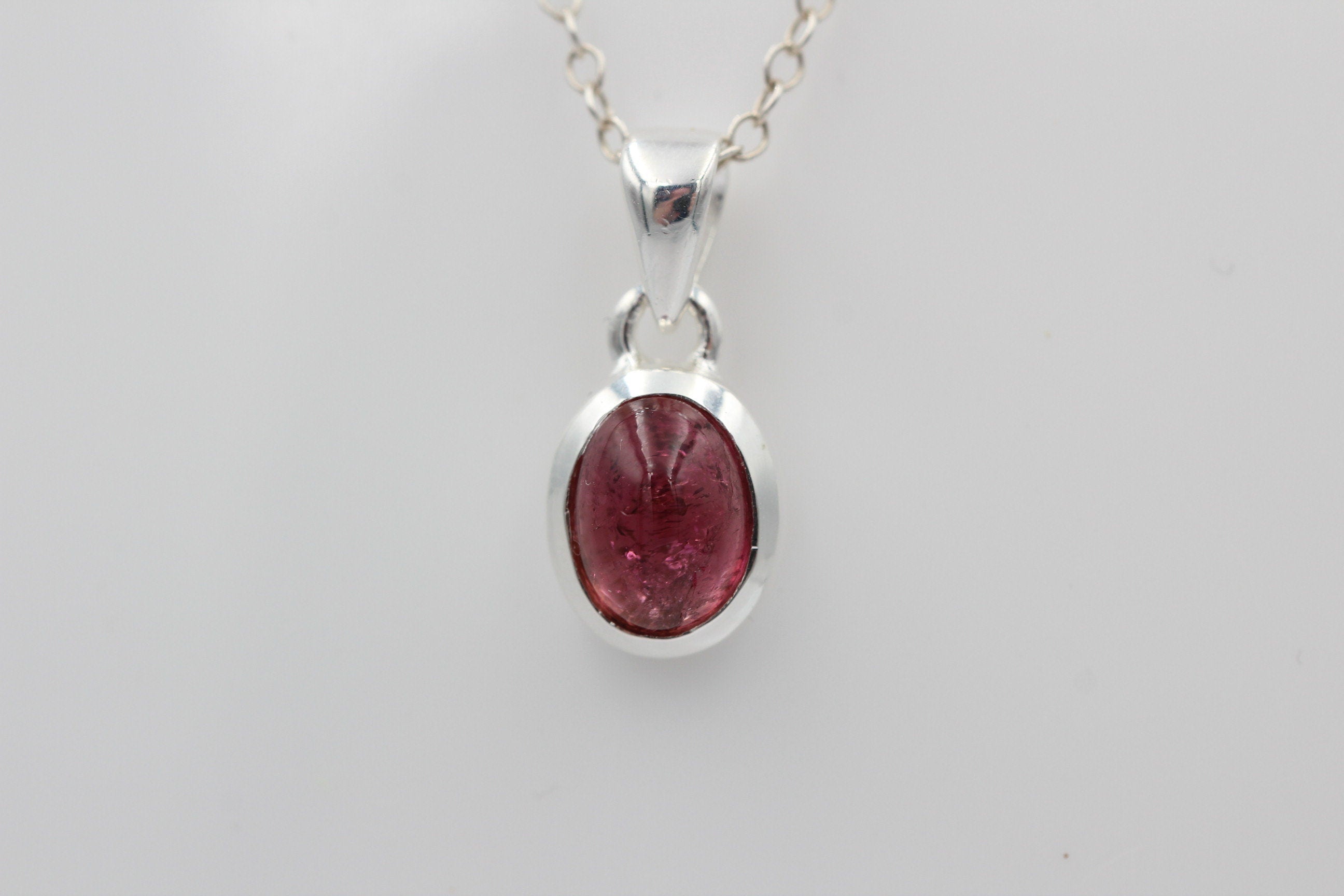 Edler 2,2  Carat rosa Turmalin Cabochon Schliff 925 Silber Collier Kette Unikat