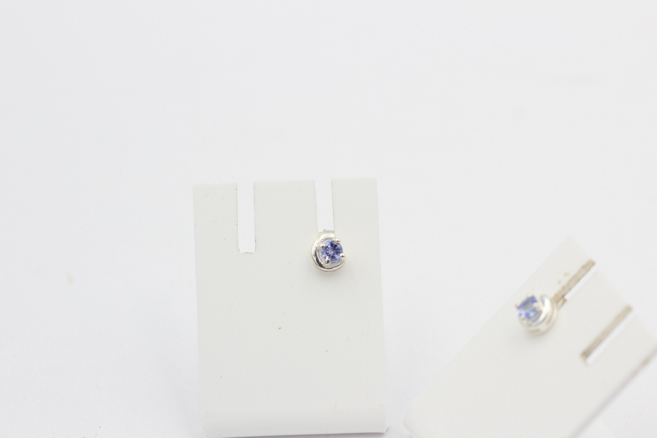Edle 0,2 Carat fliederfarbene Tansanit Ohrstecker Afrika .5 mm 925 Sterling