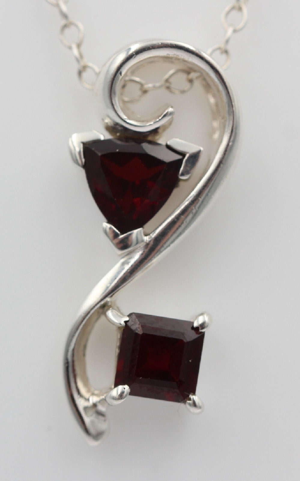 Edler 1,3 Carat Granat Design Anhänger 925 Silber Collier Kette Granatschmuck