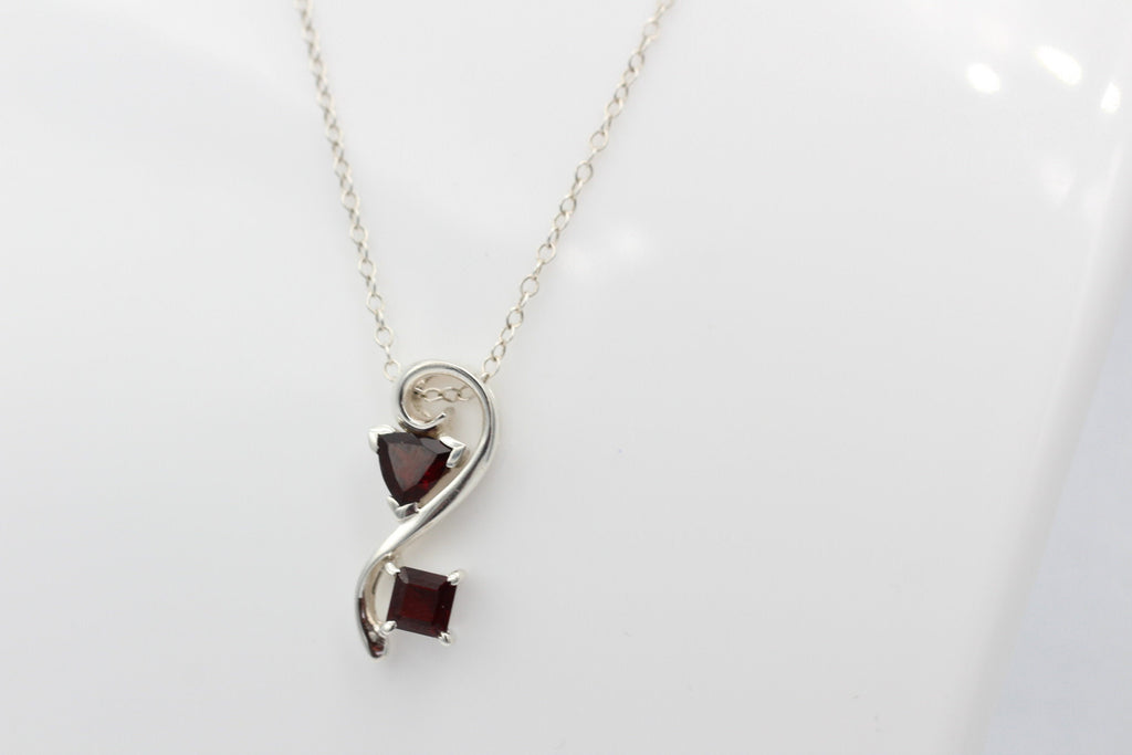 Edler 1,3 Carat Granat Design Anhänger 925 Silber Collier Kette Granatschmuck
