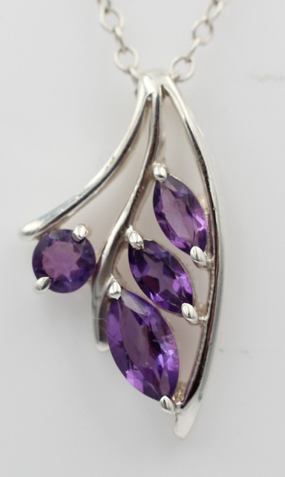 0,9 Carat Amethyst Anhänger 925 Silber  violetter Edelstein
