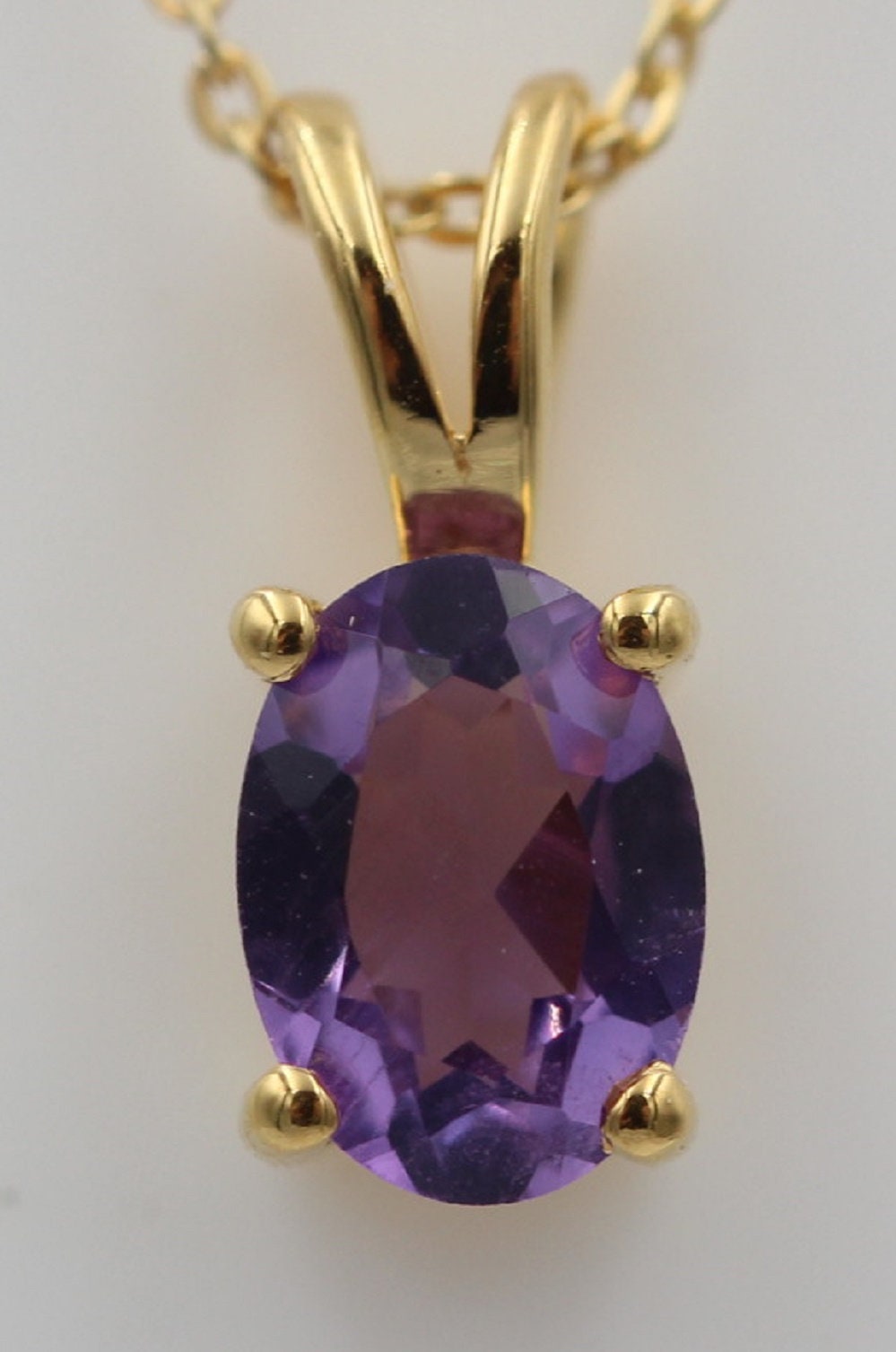 0,78 Carat leuchtender Amethyst Anhänger 925 Silber Collier Kette vergoldet