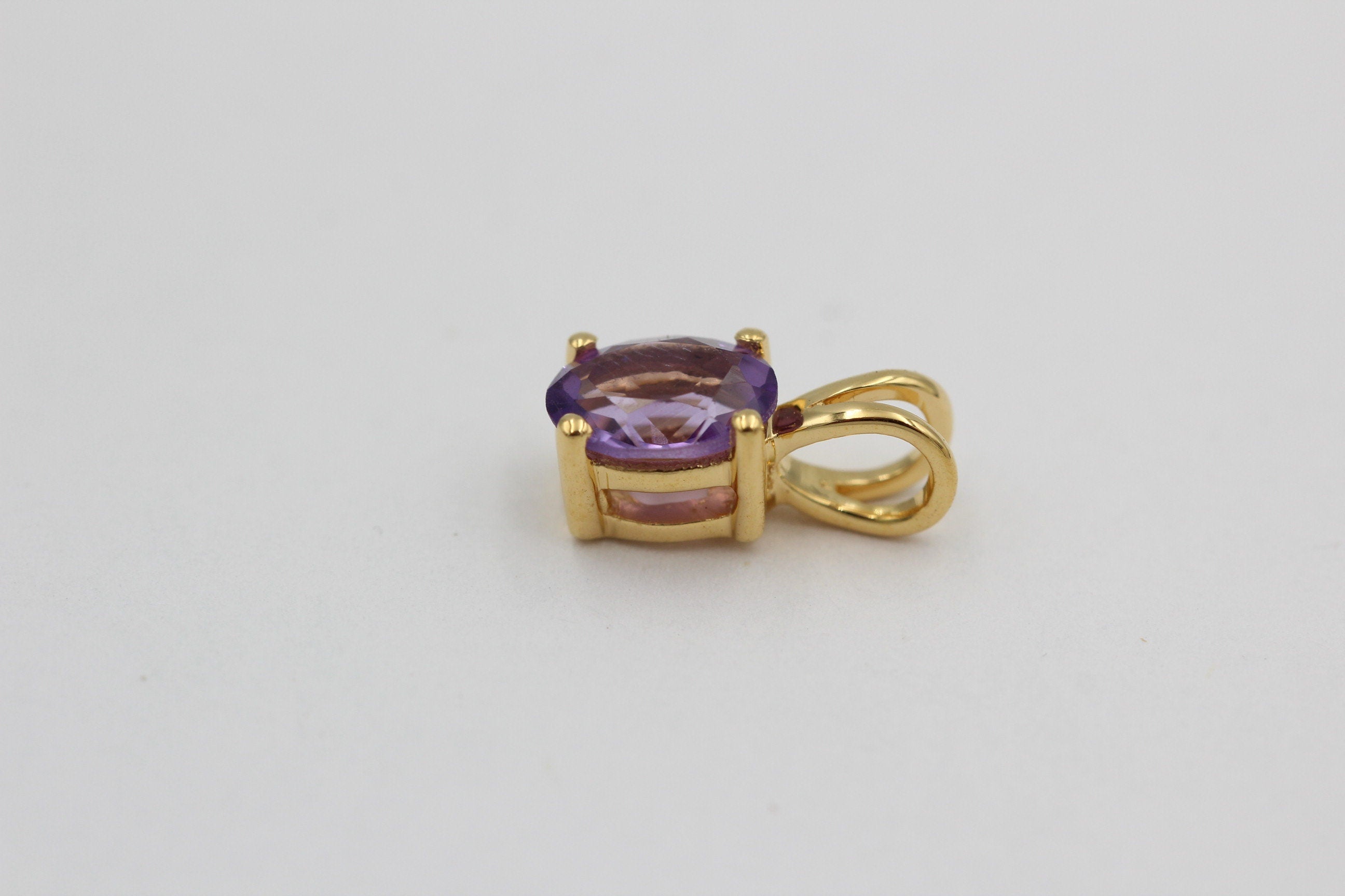 0,78 Carat leuchtender Amethyst Anhänger 925 Silber Collier Kette vergoldet
