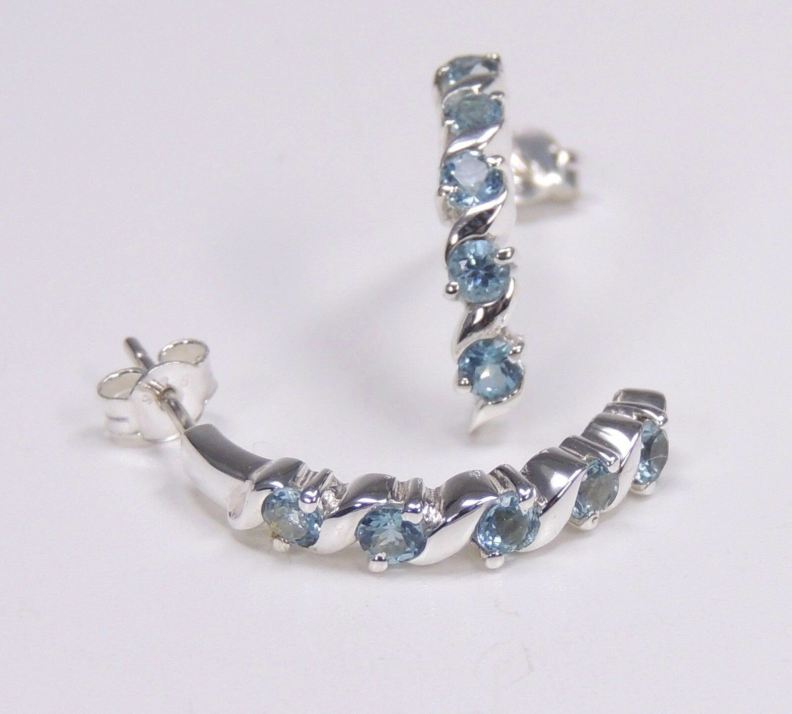 Edle moderne 1,40 Carat Blautopas Halbcreolen, Ohrstecker, 925 Silber